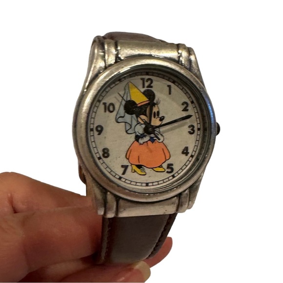 Disney’s Mickey and Minnie Through the Years “Brave Little Tailor” Vintage 1998 - Picture 5 of 9